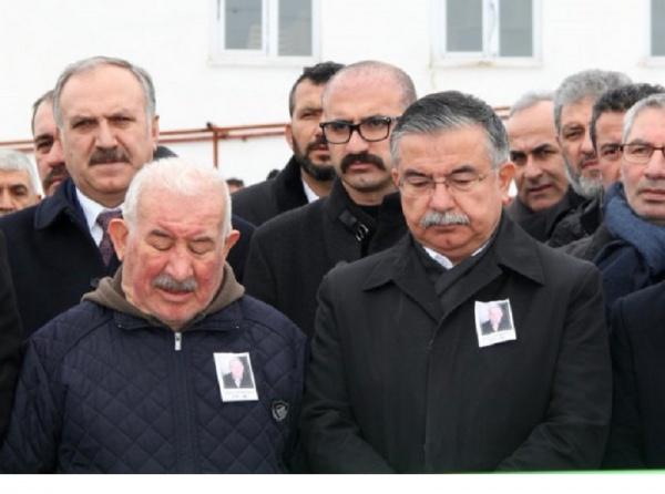 Bakan Yılmaz, Aşık Veysel´in oğlu Ahmet Şatıroğlunun cenaze törenine katıldı